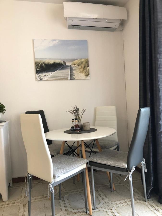 Studio Apartma Franca Umag Bagian luar foto