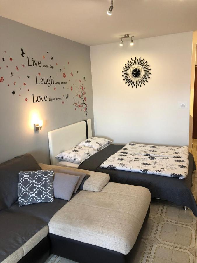 Studio Apartma Franca Umag Bagian luar foto